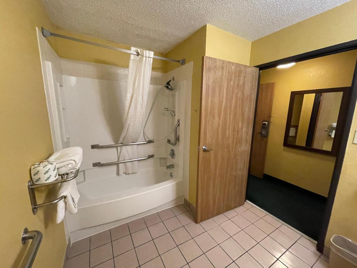 Super 8 By Wyndham Van Buren/Ft. Smith Area Esterno foto